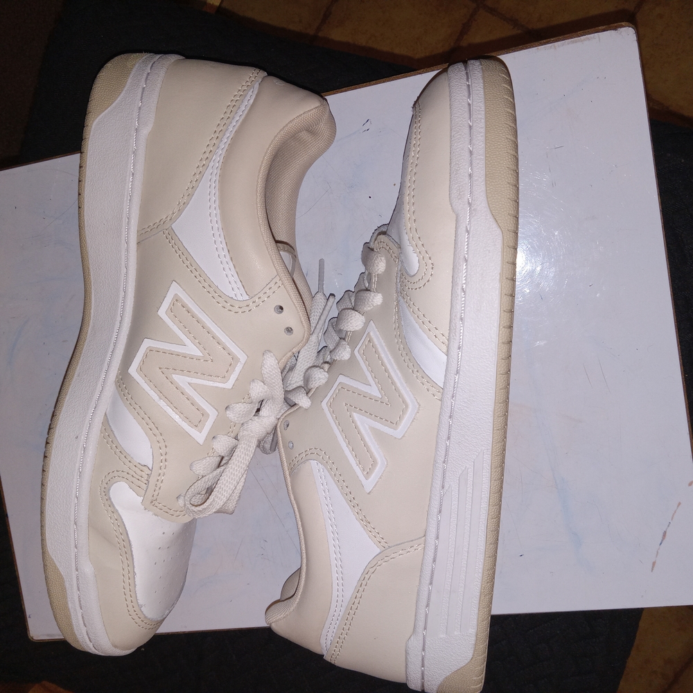 $40 Mens Size 8.5 New Balance 480 White and Tan Sneakers